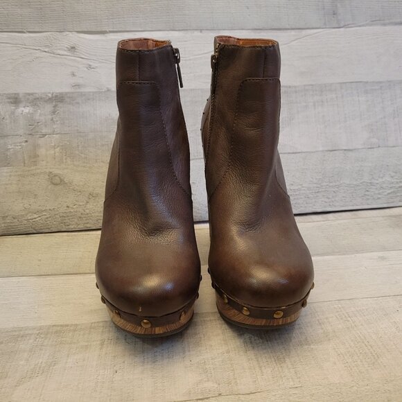 Lucky Brand Brown Leather Ankle Boots With Wooden Heel & Studded Details Size 7. - Picture 9 of 9